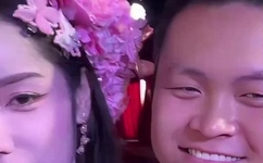 被男朋友抱起来撞到哭是什么体验